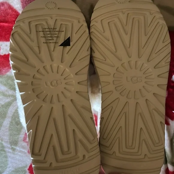 UGG platform Oh Fluffitas size 10 white fuzzy slipper - Picture 7 of 7